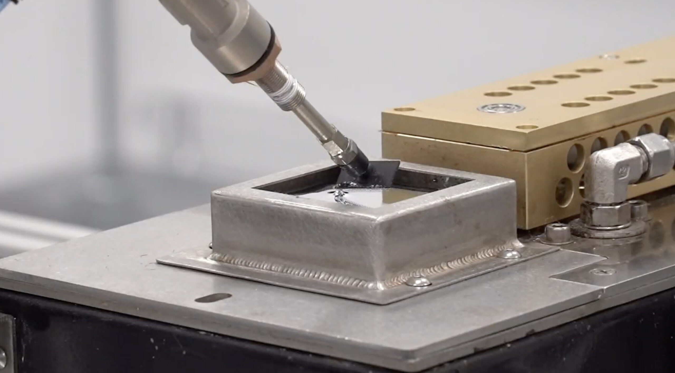 Device applying thermal paste to a surface.